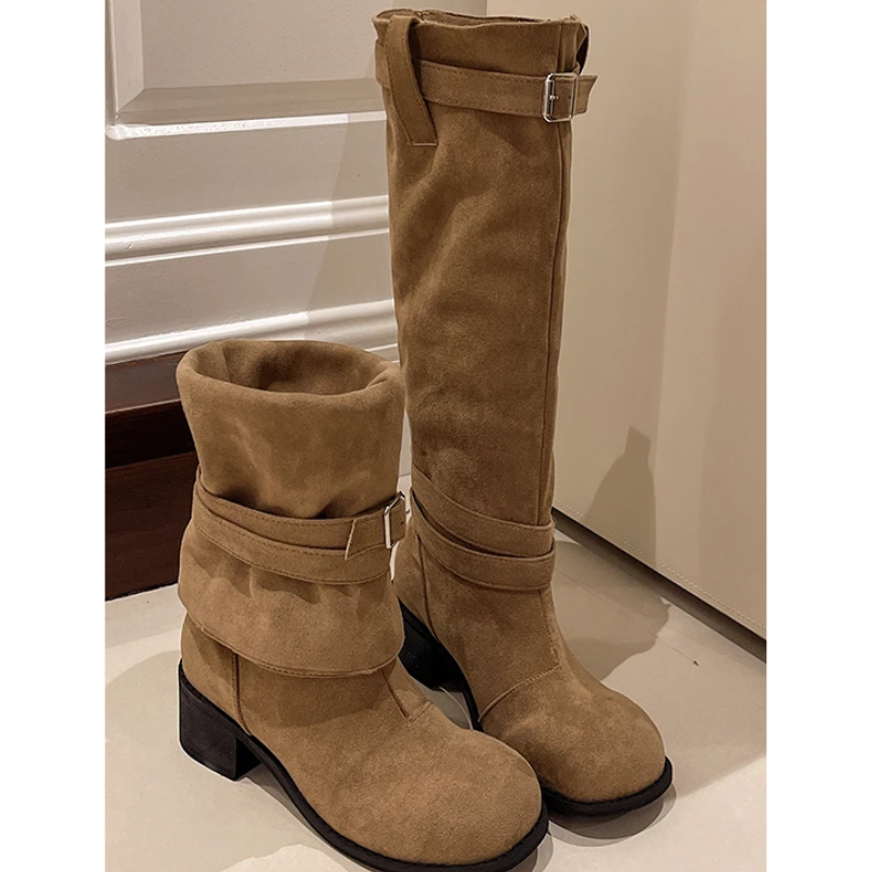 Annelien | Damen Stiefel mit Blockabsatz und Schnallenriemen, Suede, Kniehoch, Braun