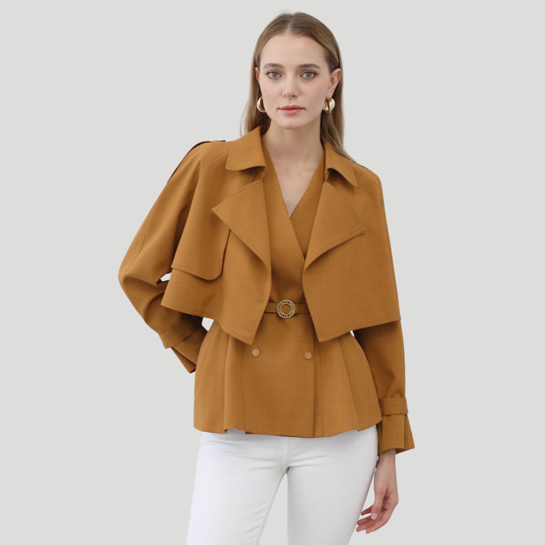 Carmen | Strukturiertes Peplum-Jacke mit auffälligem Kragen und taillenbetonendem Design