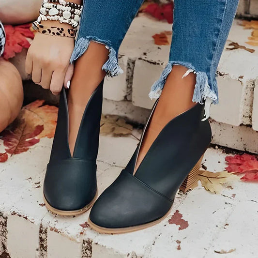 Rosmarie | Damen Slip-On Stiefeletten mit Blockabsatz und V-förmigem Ausschnitt