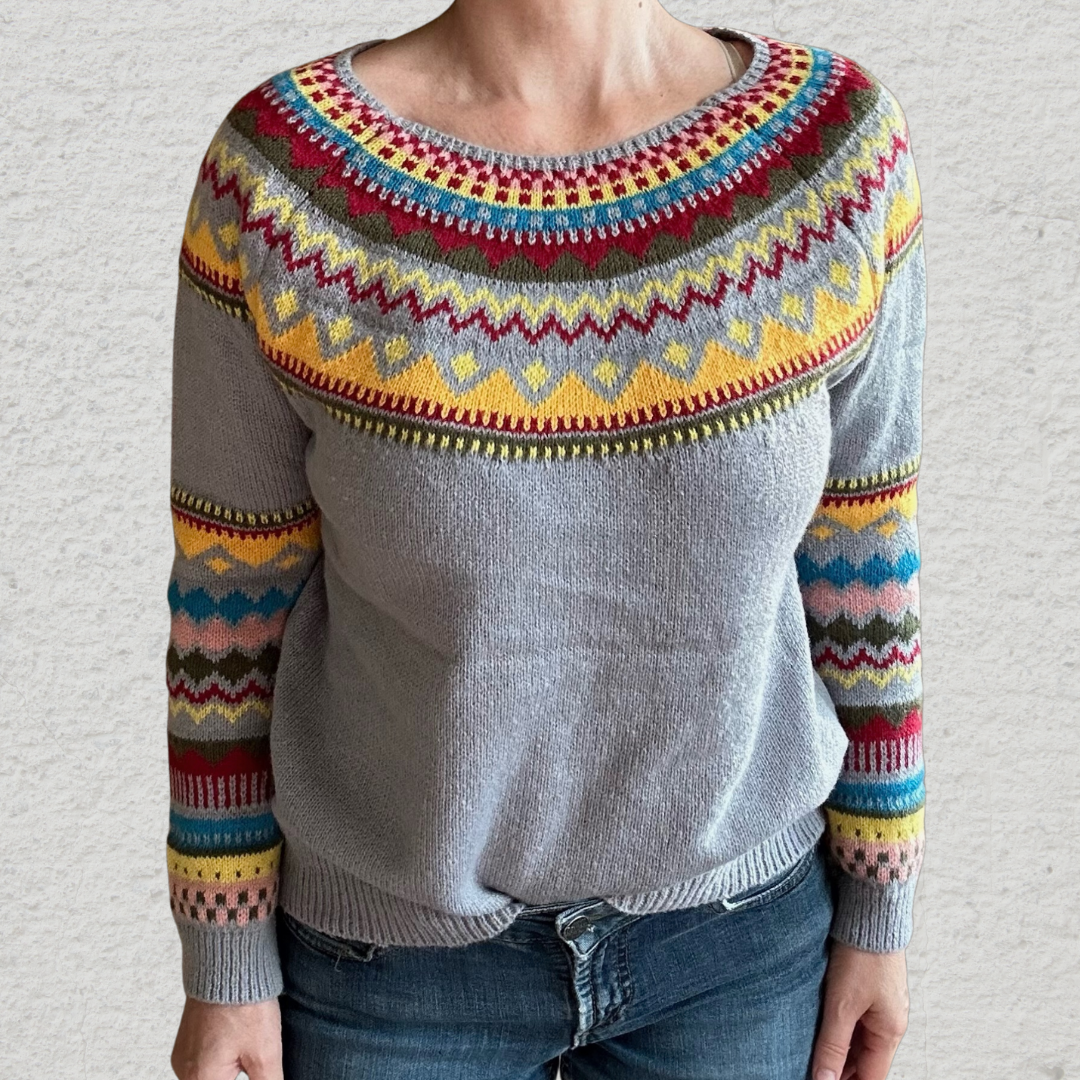 Pilora | Vintage-Grauer Pullover mit buntem Tribal-Muster