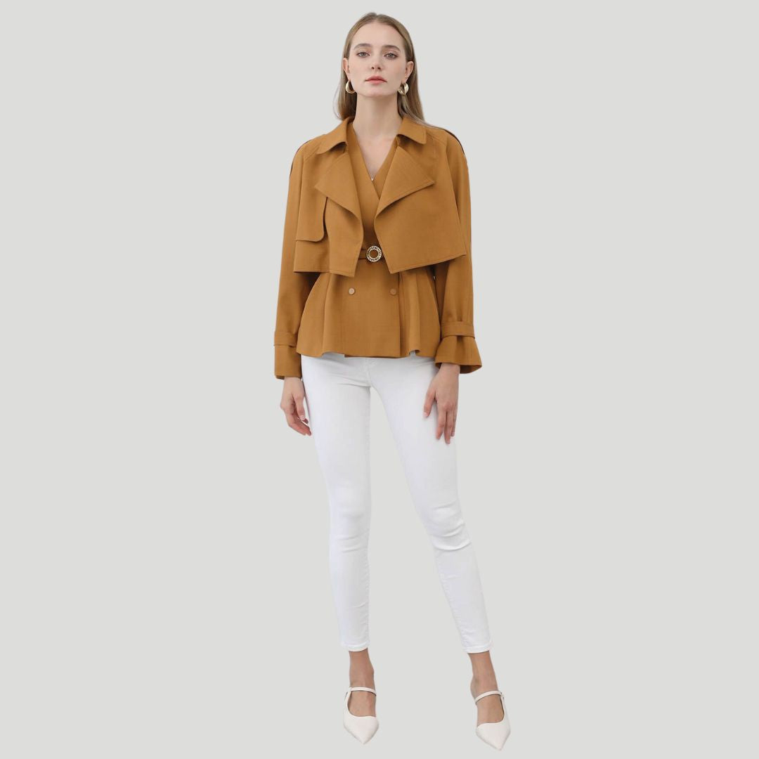 Carmen | Strukturiertes Peplum-Jacke mit auffälligem Kragen und taillenbetonendem Design