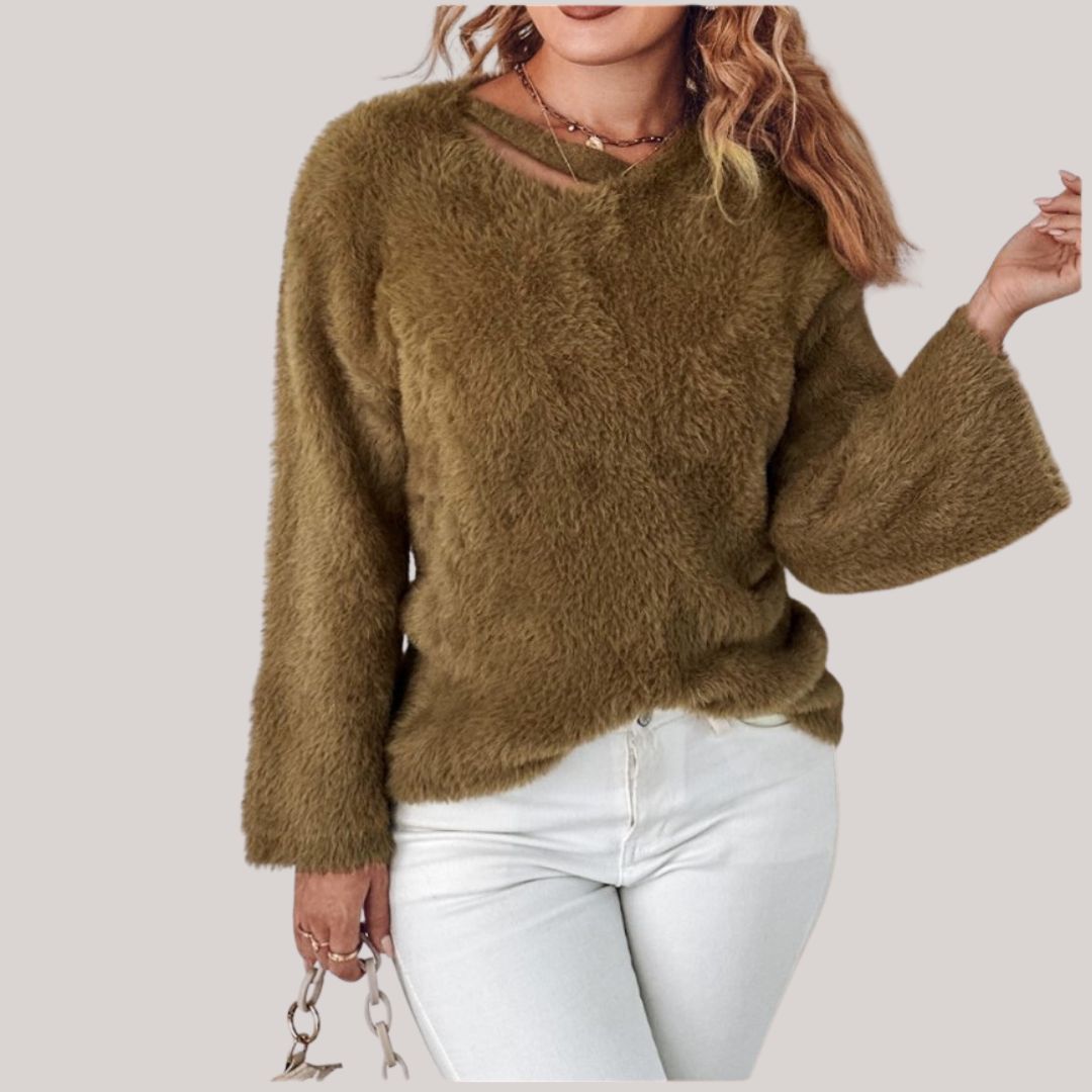 Agnes | Flauschiger Strickpullover mit asymmetrischem Ausschnitt