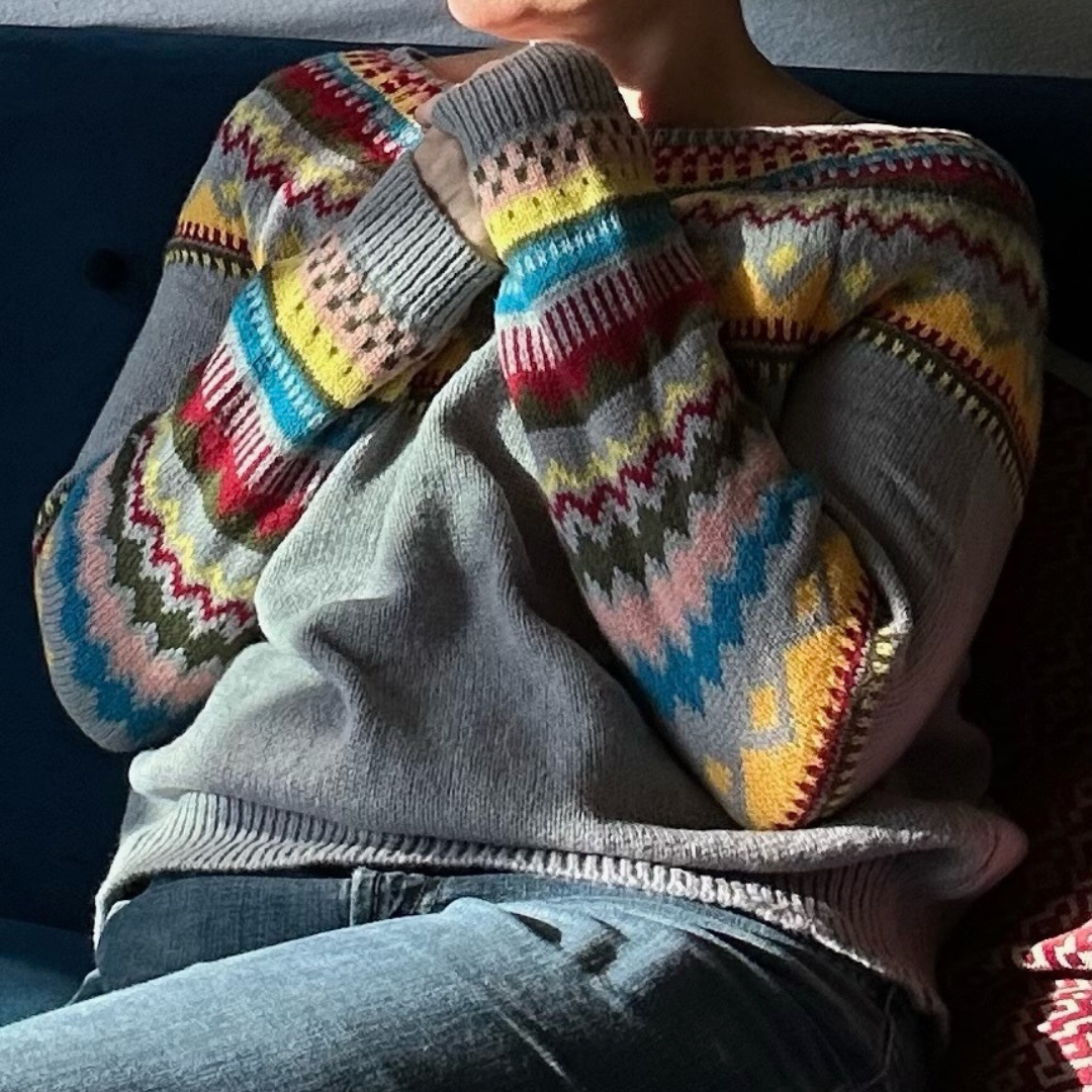 Pilora | Vintage-Grauer Pullover mit buntem Tribal-Muster