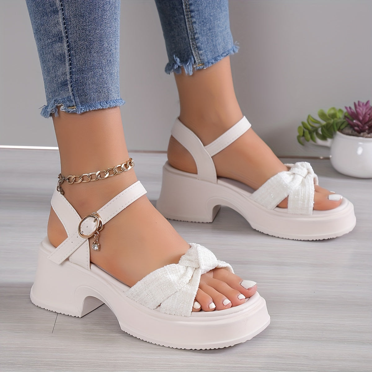 Ilonka | Chunky Heels mit Knotendesign