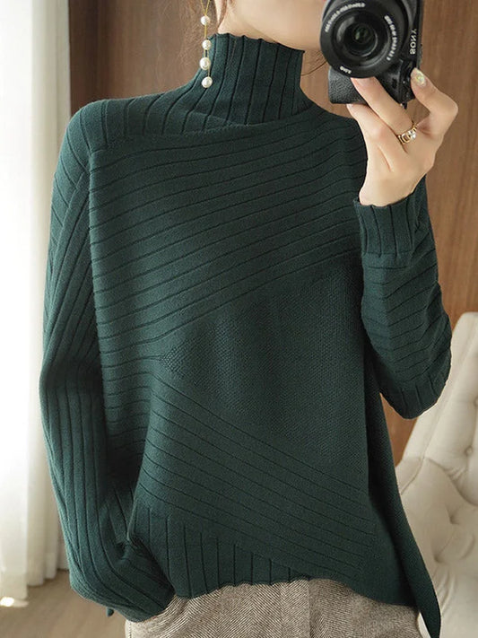 Zora | Strukturiertes Turtleneck-Oberteil mit asymmetrischem Schnitt – Modern & Stilvoll