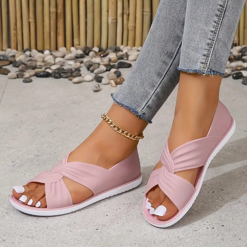 Florina |  Leichte, flache Sandalen mit gekreuzten PVC-Riemen