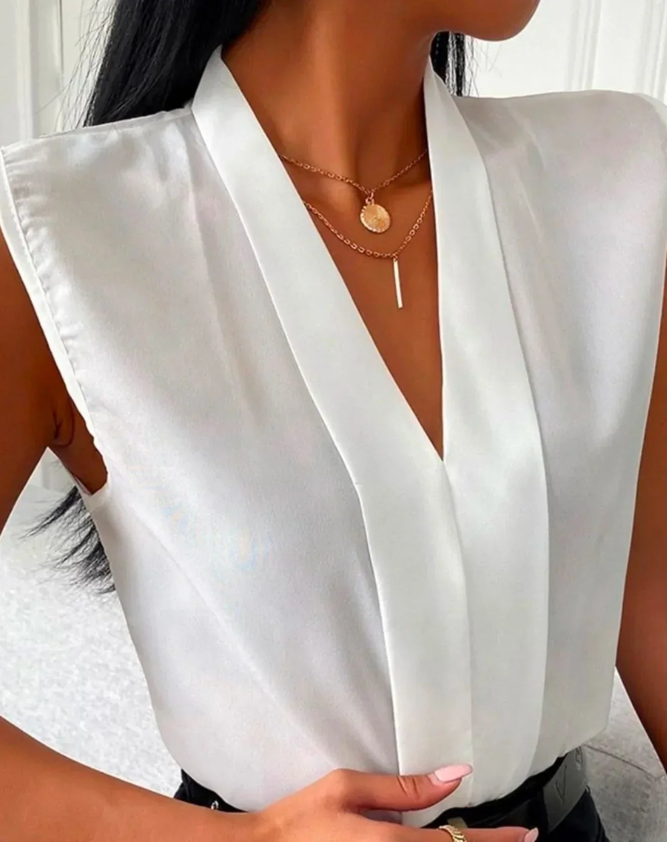 Noemi | Elegante ärmellose Bluse