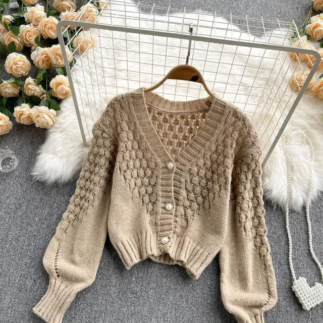 Evy | Knitted Cardigan mit Perlenknöpfen