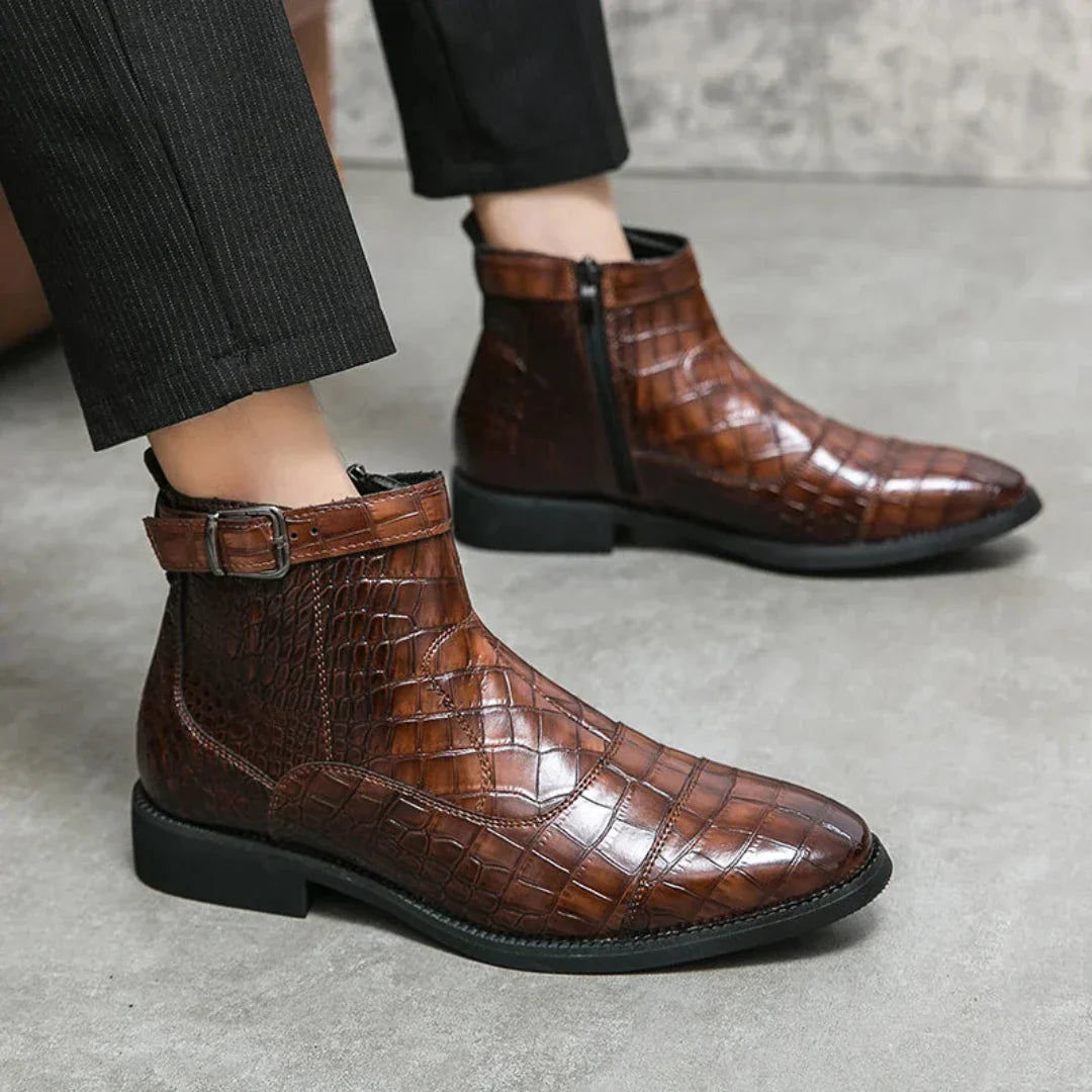 Clyde | Herren Premium Chelsea Boots mit Krokodilmuster, seitlichem Reißverschluss und verstellbarem Riemen