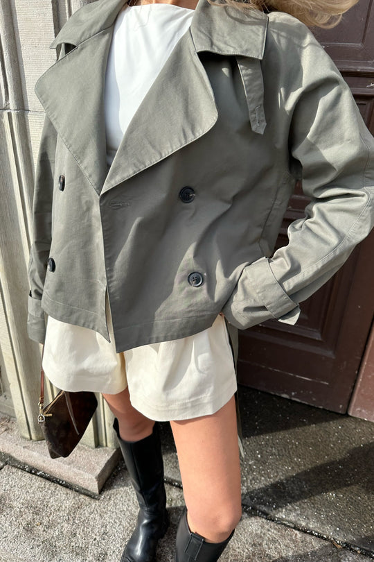 Tini | Stilvoller Trenchcoat für Damen – Eleganz und Funktionalität für jede Jahreszeit