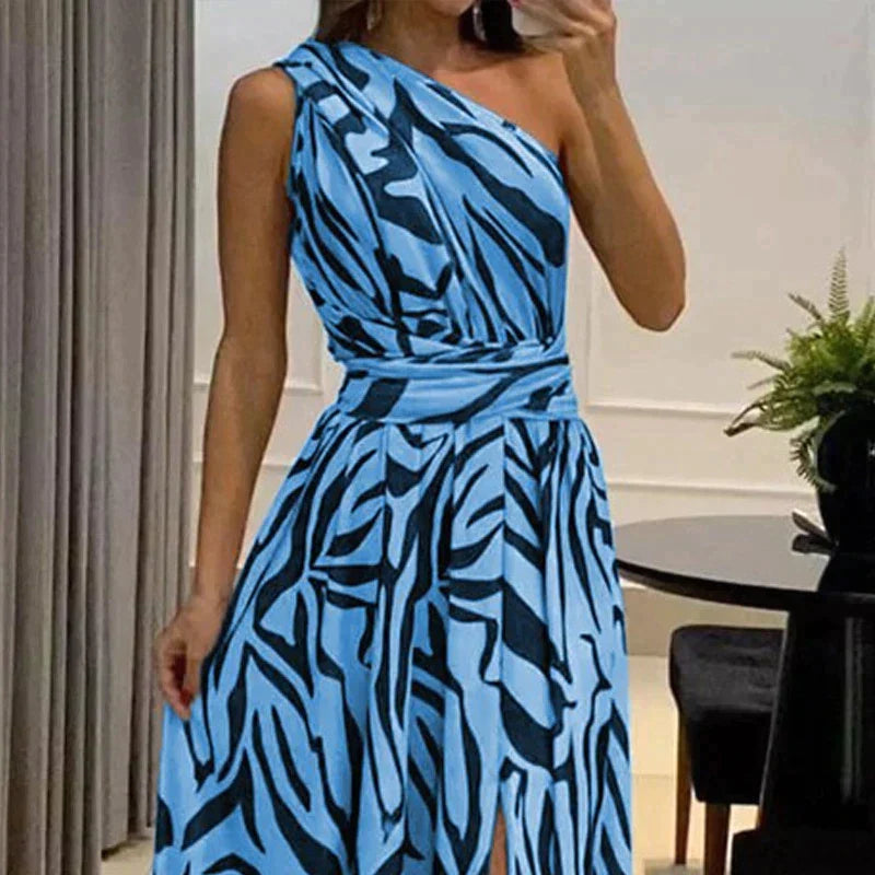 Boudicca | One-Shoulder Zebra-Print Maxi-Kleid mit Beinschlitz & Taillenbetonung