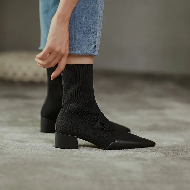 Novella | Damen Sockenstiefeletten mit Blockabsatz – Elegante Elastik-Stretch Boots mit Spitzzehe