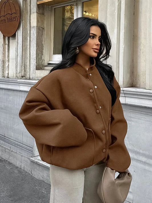 Hilda | Damen Oversize Wollmantel in Braun mit Stehkragen und Taschen