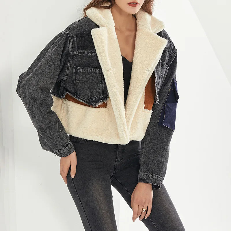 Teresa | Damen Patchwork Lammwollmantel mit Denim und Farbkontrasten – Trendige Kurzjacke für den Winter