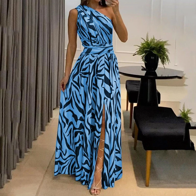 Boudicca | One-Shoulder Zebra-Print Maxi-Kleid mit Beinschlitz & Taillenbetonung