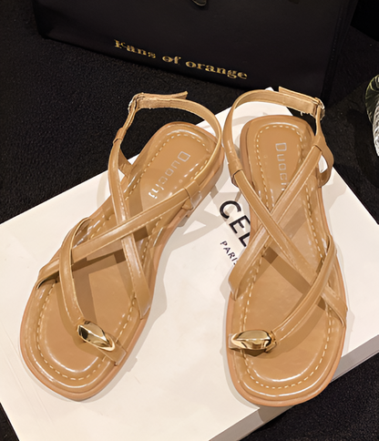 Hassy | Handgeflochtene Crisscross-Riemen-Sandalen mit einfacher Schnalle