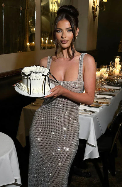 Glänzendes Figurbetontes Damen Maxikleid – Elegant, Sexy & Statement-Ready